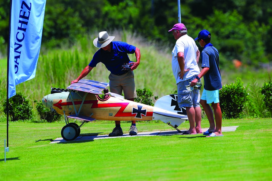 Left to right: Pedro, John Mueller, and Pedro’s son Alex make final adjustments to the Albatros engine before the first flight. 