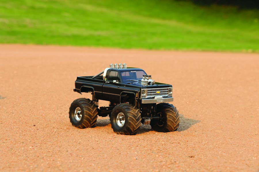 Oversized Traxxas Terra Groove tires give the TRX-4MT both monster truck looks and performance. 