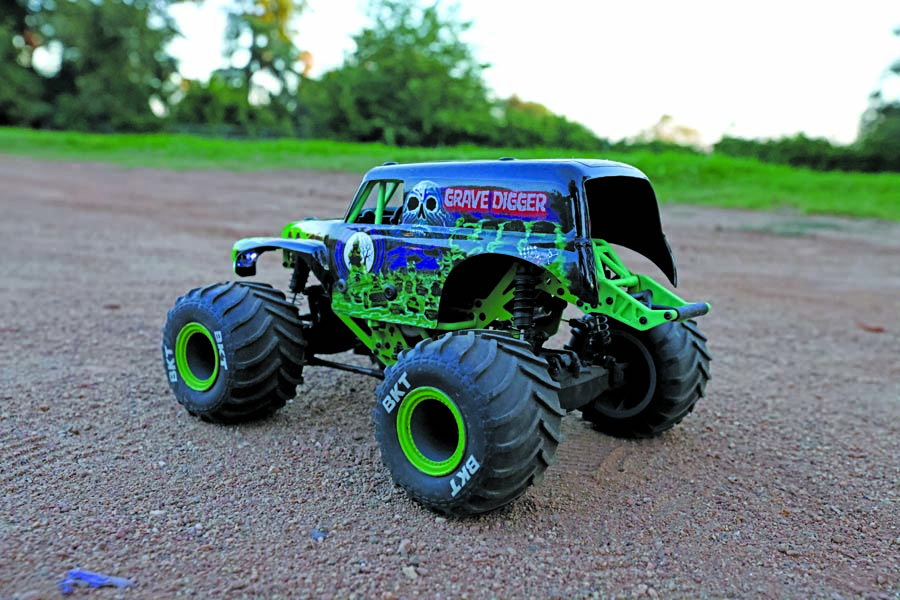 DIGGING DEEP - The Losi Mini LMT Grave Digger Monster Truck RTR